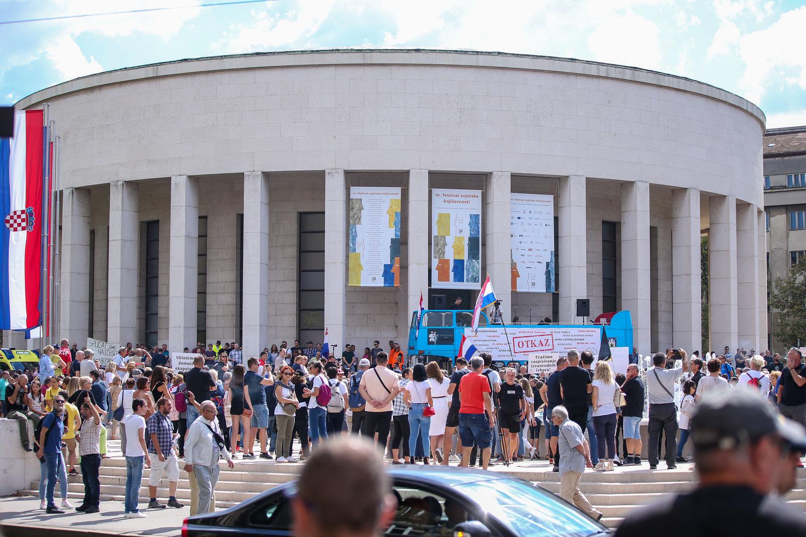 Zagreb: Održan prosvjed “Dajemo vam otkaz” ispred sjedišta HDZ-a Zagreb: Održan prosvjed “Dajemo vam otkaz” ispred sjedišta HDZ-a