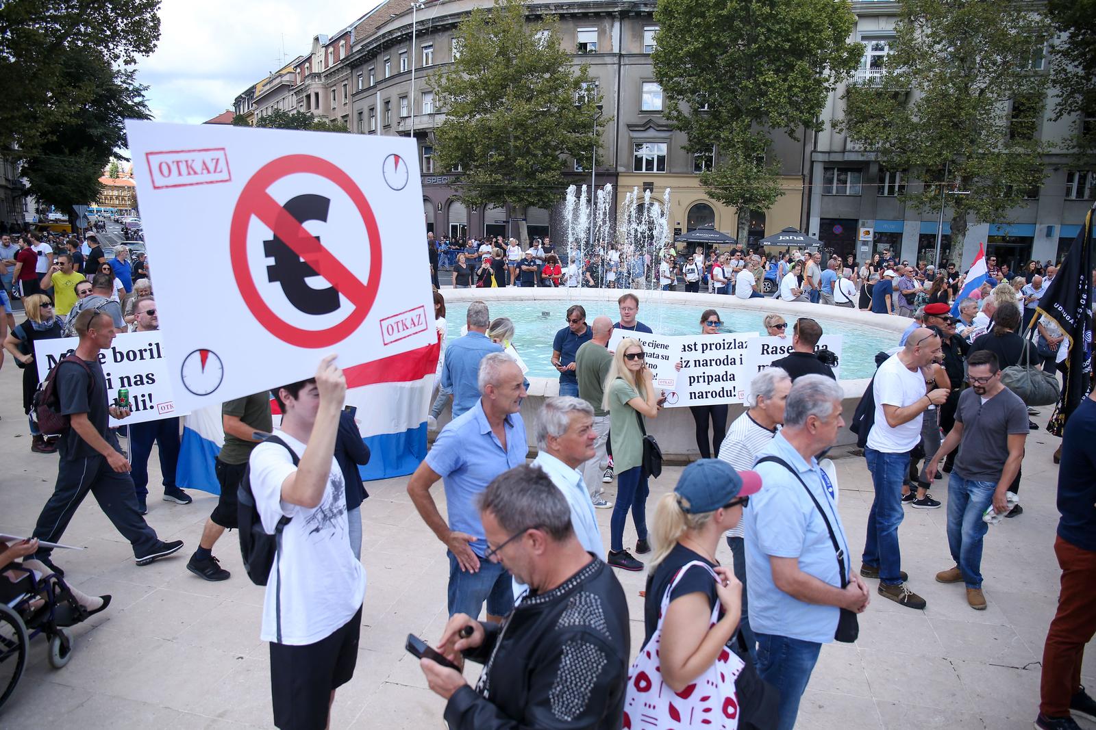 Zagreb: Održan prosvjed “Dajemo vam otkaz” ispred sjedišta HDZ-a Zagreb: Održan prosvjed “Dajemo vam otkaz” ispred sjedišta HDZ-a