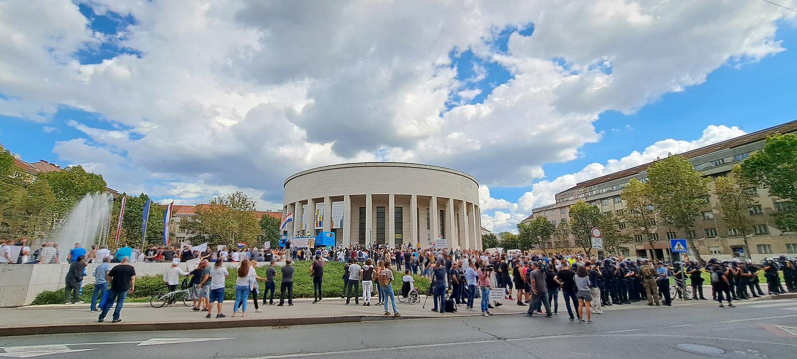 Zagreb: Održan prosvjed “Dajemo vam otkaz” ispred sjedišta HDZ-a Zagreb: Održan prosvjed “Dajemo vam otkaz” ispred sjedišta HDZ-a