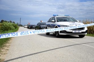 Bolfan: Žena i dvoje djece poginuli u naletu vlaka na automobil Bolfan: Žena i dvoje djece poginuli u naletu vlaka na automobil