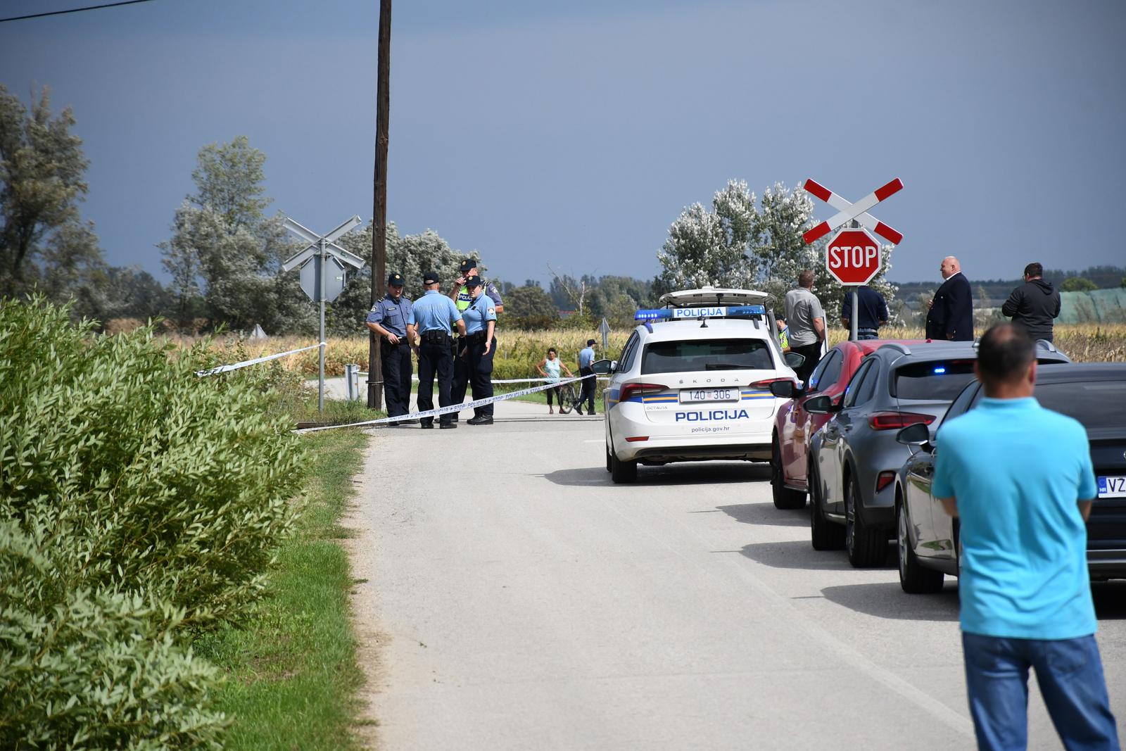 Bolfan: Žena i dvoje djece poginuli u naletu vlaka na automobil Bolfan: Žena i dvoje djece poginuli u naletu vlaka na automobil