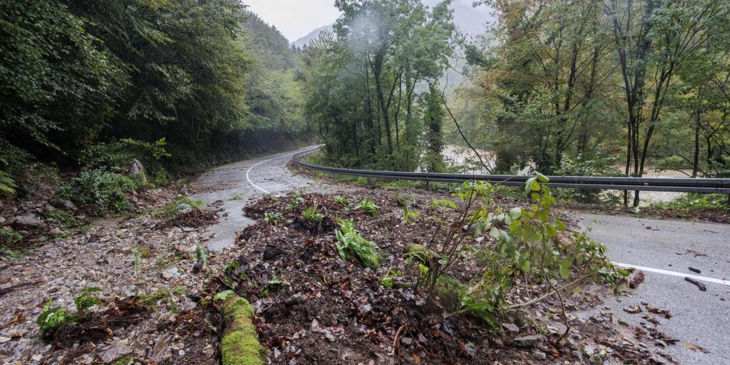 Zbog odrona zatvorena cesta od Broda na Kupi do Hrvatskog Zbog odrona zatvorena cesta od Broda na Kupi do Hrvatskog