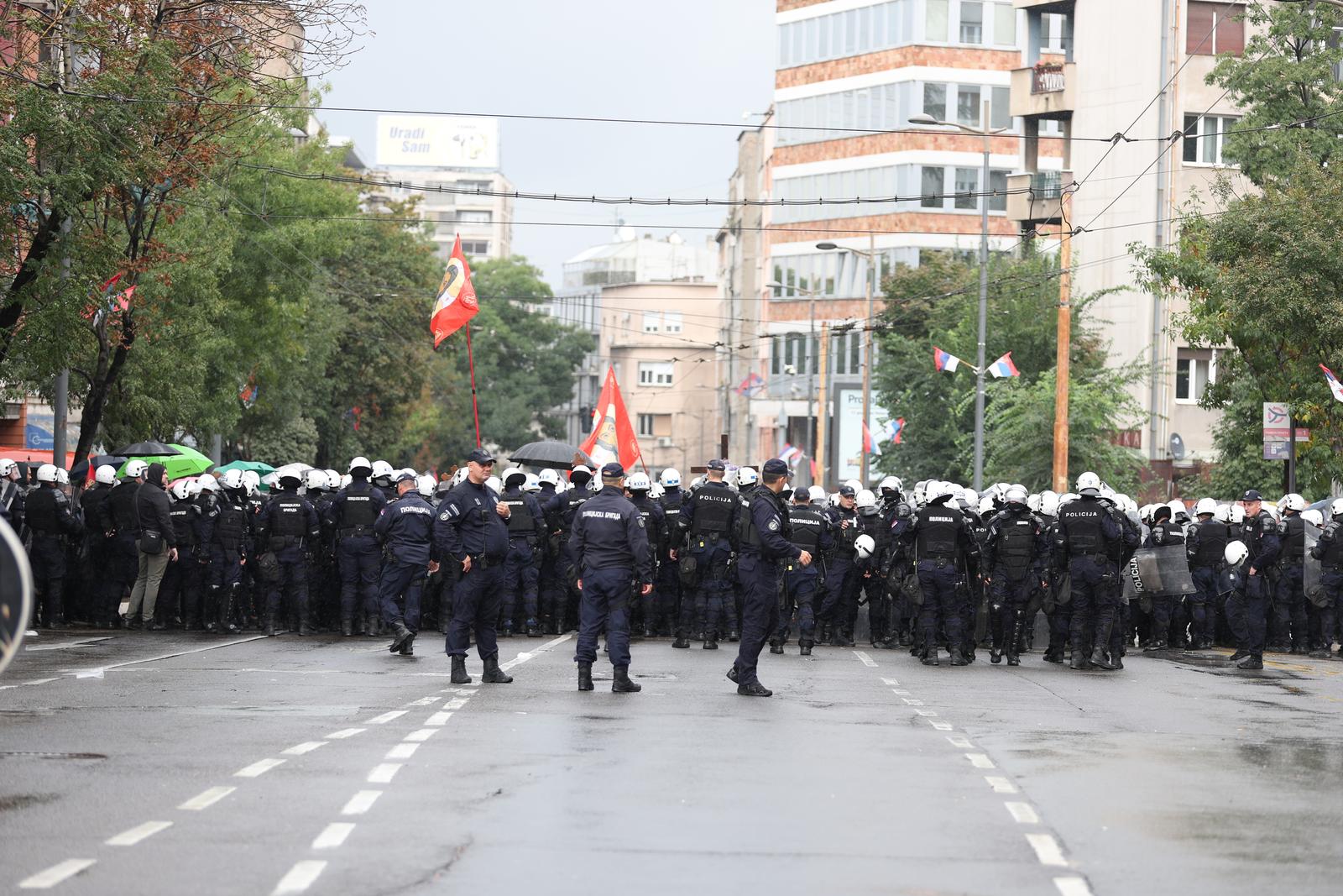 Beograd: Policija je blokirala protivnike Europrajda , ima privedenih