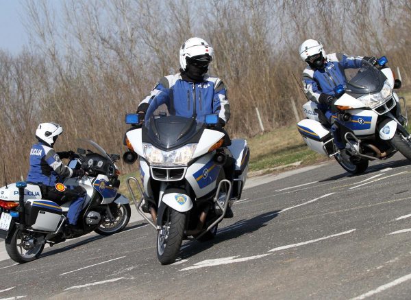 Policijski djelatnici na poligonu vonje