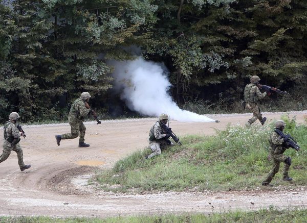 Hrvatska vra?a obvezu sluenja vojnog roka?, arhivske fotografije