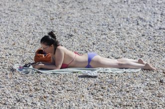 Riječani uživaju u sunčanom danu na plaži Riječani uživaju u sunčanom danu na plaži