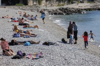Riječani uživaju u sunčanom danu na plaži Riječani uživaju u sunčanom danu na plaži