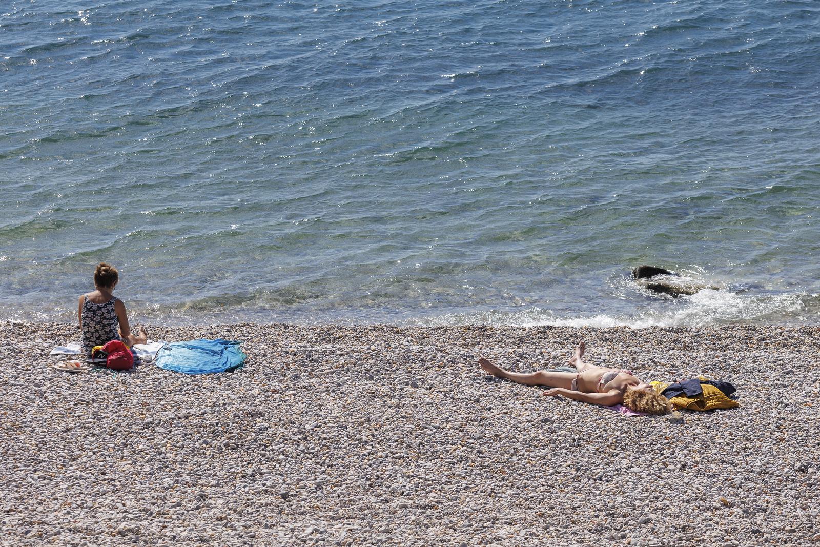 Riječani uživaju u sunčanom danu na plaži Riječani uživaju u sunčanom danu na plaži