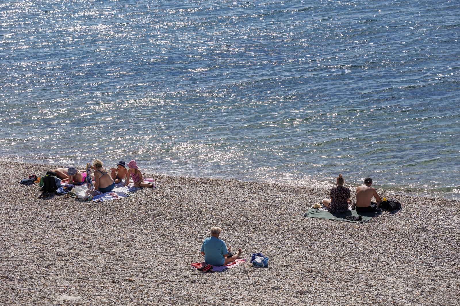 Riječani uživaju u sunčanom danu na plaži Riječani uživaju u sunčanom danu na plaži