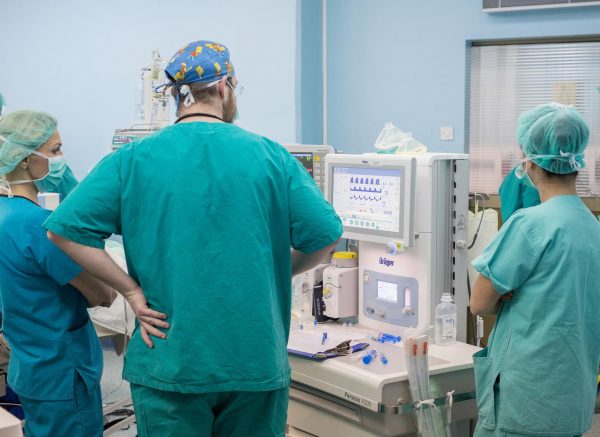 Rijeka: Neurokirurška operacija mozga koju predvode kirurzi Štimac i amerikanac Sekher