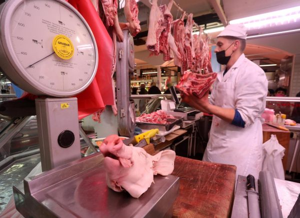 Rijeka: Predblagdanska kupovina mesa na gradskoj tržnici