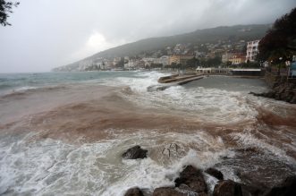 Olujno jugo u Opatiji Olujno jugo u Opatiji