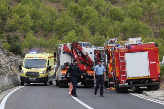 Zbog prometne nesreće prekinut je promet u mjestu Šparadići, sudarila su se tri automobila Zbog prometne nesreće prekinut je promet u mjestu Šparadići, sudarila su se tri automobila