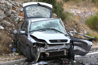 Zbog prometne nesreće prekinut je promet u mjestu Šparadići, sudarila su se tri automobila Zbog prometne nesreće prekinut je promet u mjestu Šparadići, sudarila su se tri automobila