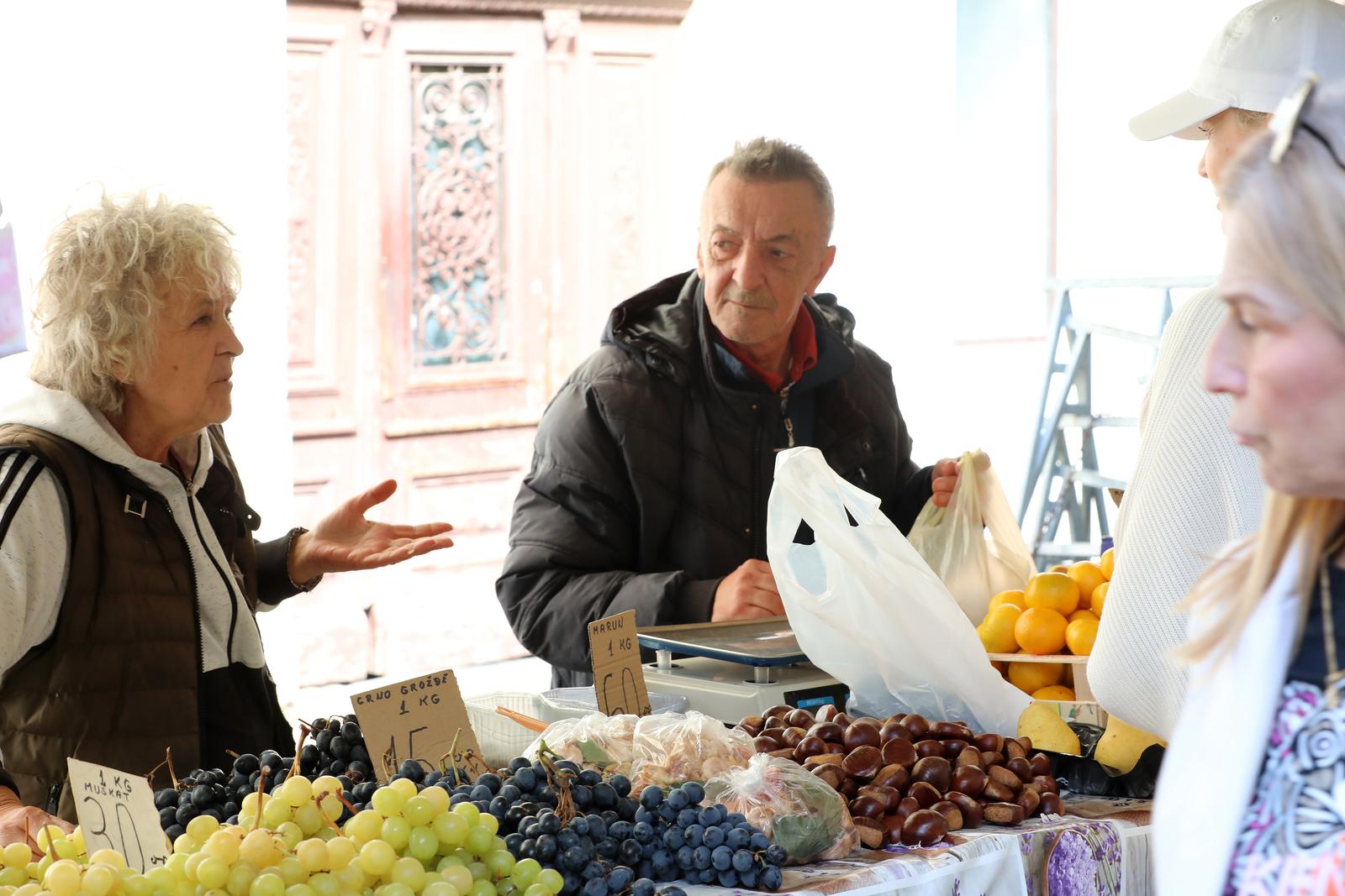 Rijeka: Prvi ovogodišnji maruni stigli su na tržnicu Rijeka: Prvi ovogodišnji maruni stigli su na tržnicu