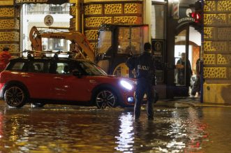 Riječka Fiumara nakon obilne kiše potpuno potopljena, automobili ostali zarobljeni u vodi Riječka Fiumara nakon obilne kiše potpuno potopljena, automobili ostali zarobljeni u vodi