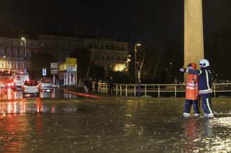 Riječka Fiumara nakon obilne kiše potpuno potopljena, automobili ostali zarobljeni u vodi Riječka Fiumara nakon obilne kiše potpuno potopljena, automobili ostali zarobljeni u vodi