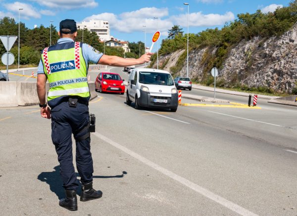 Policija promet -20