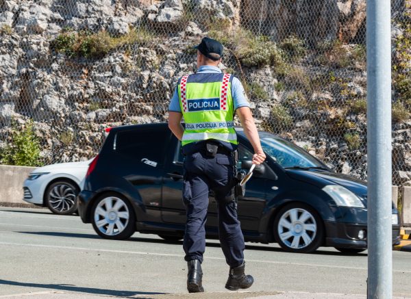 Policija promet -35