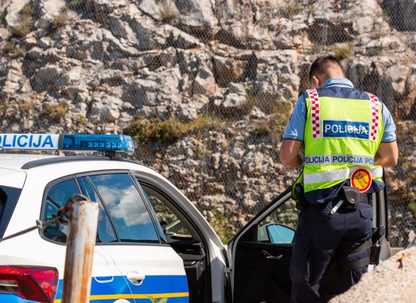 Policija promet -39