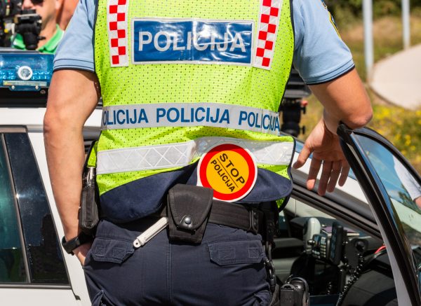 Policija promet -40