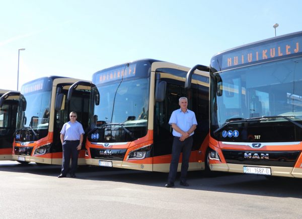 Predstavljeno-14-novih-autobusa-Autotroleja-nabavljenih-EU-sredstvima-10