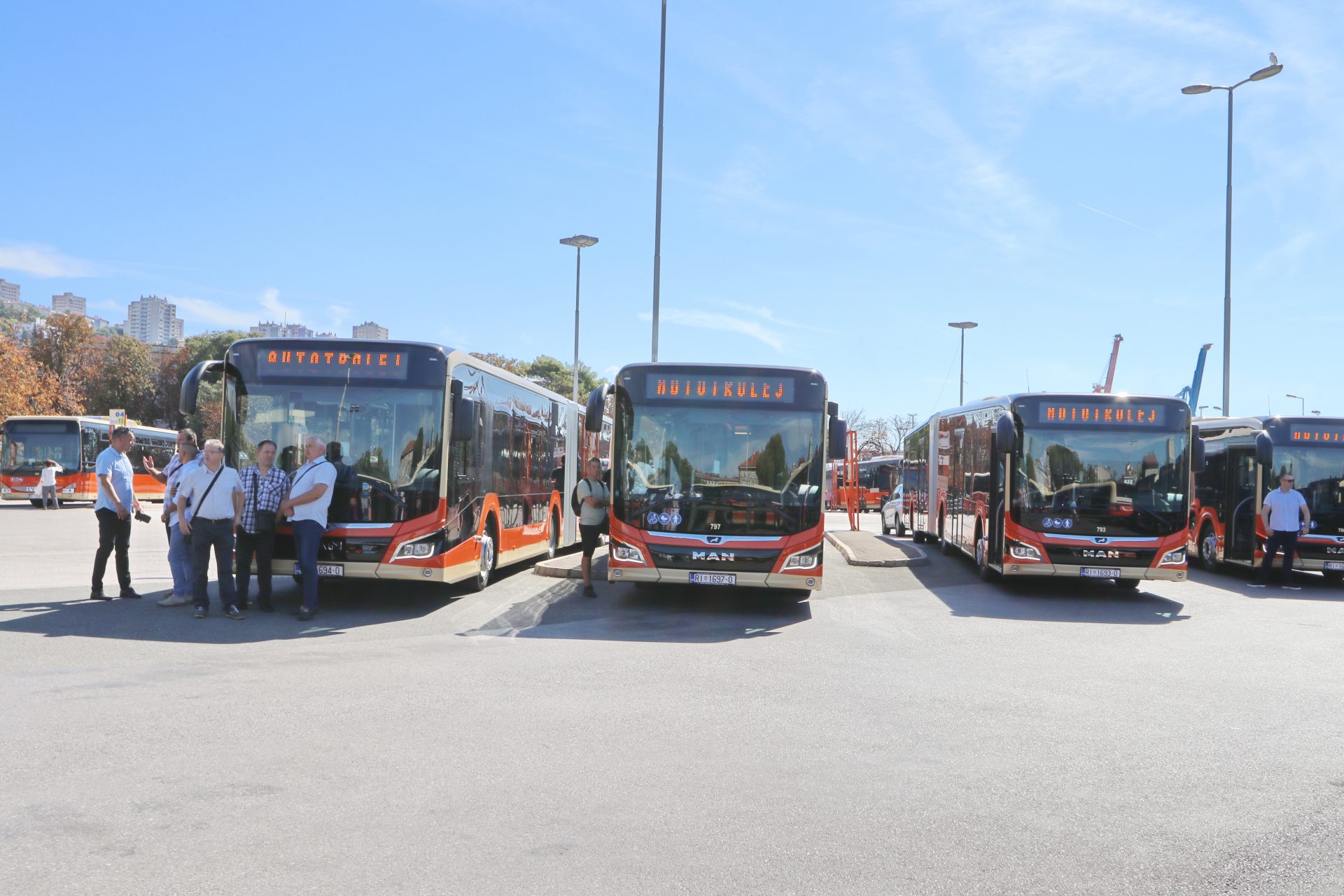Predstavljeno-14-novih-autobusa-Autotroleja-nabavljenih-EU-sredstvima-11 Predstavljeno-14-novih-autobusa-Autotroleja-nabavljenih-EU-sredstvima-11