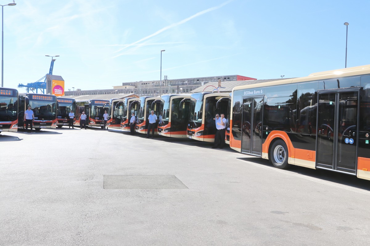 Predstavljeno-14-novih-autobusa-Autotroleja-nabavljenih-EU-sredstvima-18 Predstavljeno-14-novih-autobusa-Autotroleja-nabavljenih-EU-sredstvima-18