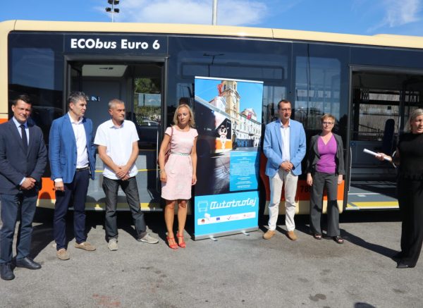 Predstavljeno-14-novih-autobusa-Autotroleja-nabavljenih-EU-sredstvima-5-1200×800