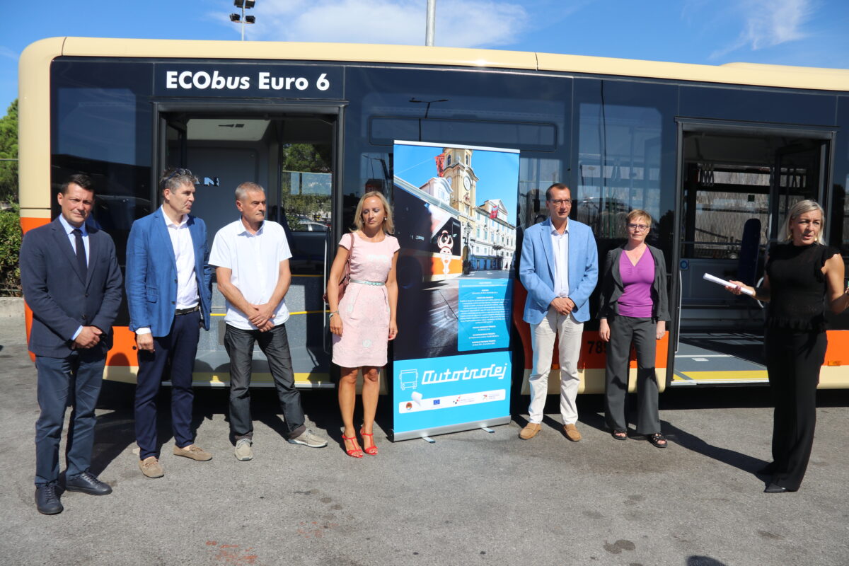 Predstavljeno-14-novih-autobusa-Autotroleja-nabavljenih-EU-sredstvima-5-1200×800 Predstavljeno-14-novih-autobusa-Autotroleja-nabavljenih-EU-sredstvima-5-1200×800