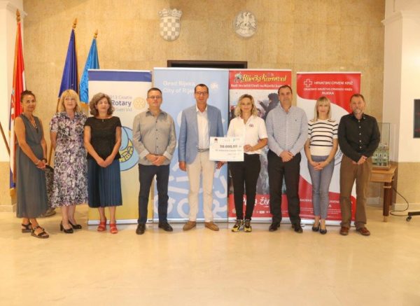 Primopredaja-donacije-s-humanitarnog-karnevalskog-gala-partyja-5