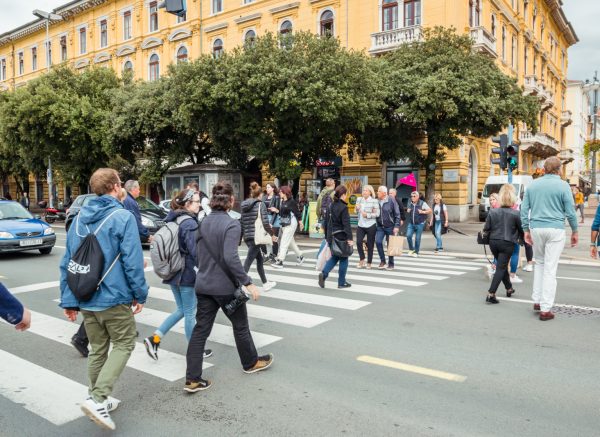 ilustrativna Rijeka jesen promet pješaci-12