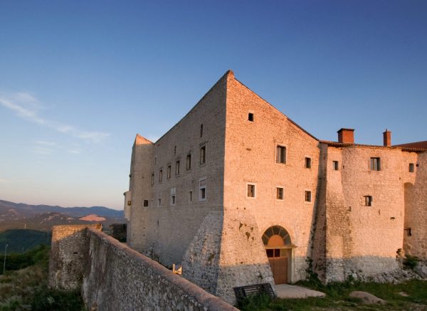 kastel-grada-grobnika-e1638878536741