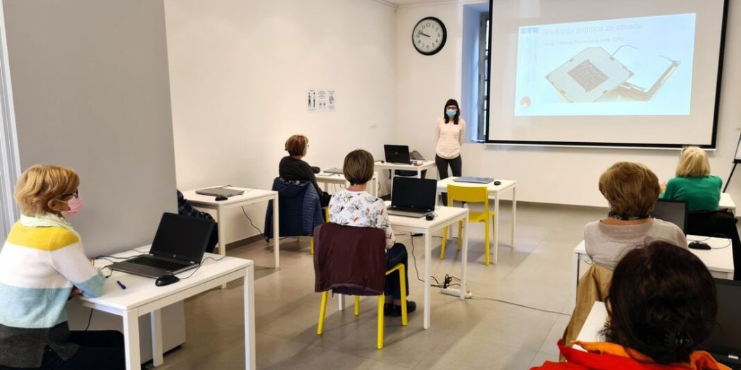 Informatički-tečaj-za-umirovljenike-u-CTK-Rijeka-1-1067×800 Informatički-tečaj-za-umirovljenike-u-CTK-Rijeka-1-1067×800