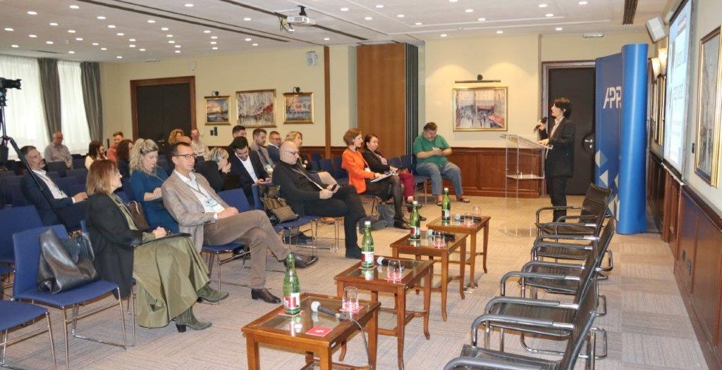 Konferencija-„Možemo-li-razgovarati-Novi-koncepti-društvene-odgovornosti-solidarnosti-i-povjerenja“-3 Konferencija-„Možemo-li-razgovarati-Novi-koncepti-društvene-odgovornosti-solidarnosti-i-povjerenja“-3