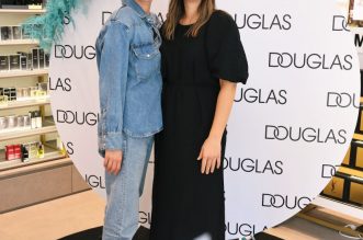 Nika Turković (pjevačica) i Mirela Džafić (radijska voditeljica, Laganini FM Rijeka) Nika Turković (pjevačica) i Mirela Džafić (radijska voditeljica, Laganini FM Rijeka)