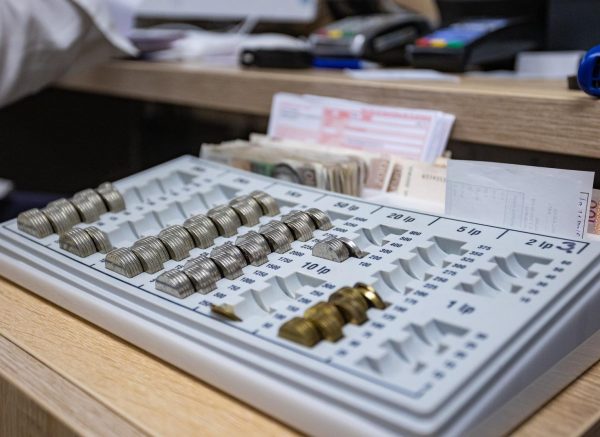 Osijek: Građani plaćaju račune u Gradskoj blagajni koja se nalazi u Podhodniku