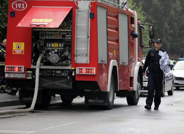 Zagreb: Policijski očevid nakon požara u Trnskom, jedna osoba smrtno stradala