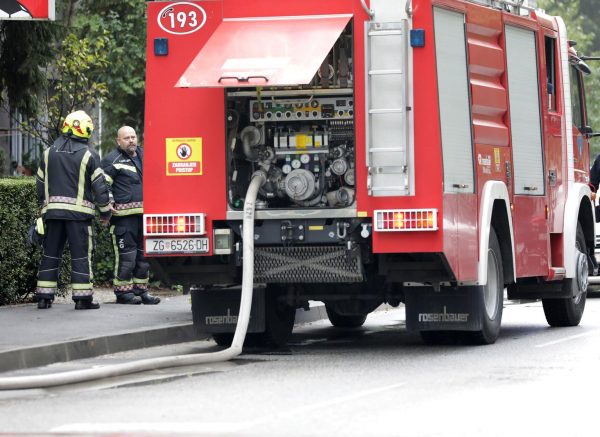Zagreb: Policijski očevid nakon požara u Trnskom, jedna osoba smrtno stradala