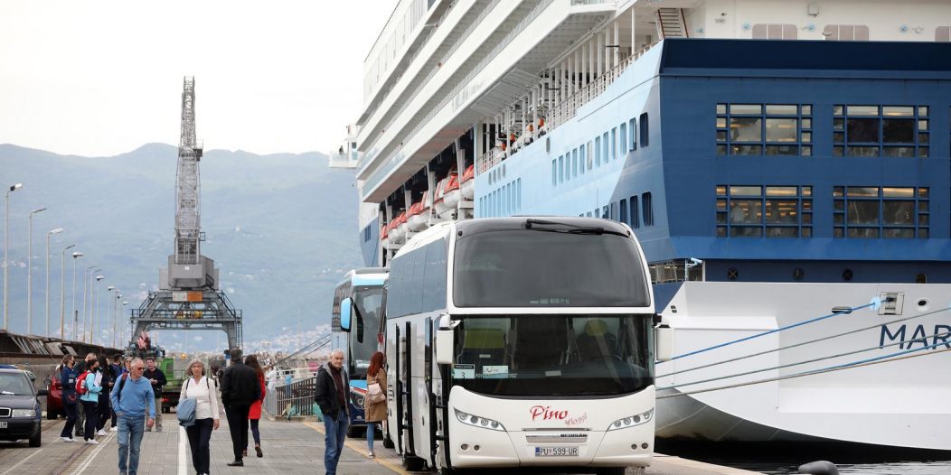 Rijeka: Prvi ovogodišnji kruzer Marella Explorer 2 uplovio u luku Rijeka: Prvi ovogodišnji kruzer Marella Explorer 2 uplovio u luku
