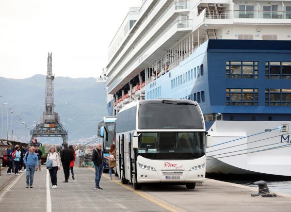 Rijeka: Prvi ovogodišnji kruzer Marella Explorer 2 uplovio u luku