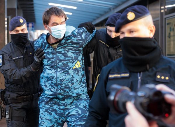 Privođenje osumnjičenog za ubojstvo u centru Rijeke