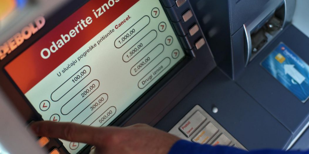 Podizanje gotovine s bankomata Podizanje gotovine s bankomata