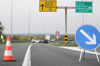 Zagreb: U prometnoj nesreći izgorio jedan automobil Zagreb: U prometnoj nesreći izgorio jedan automobil