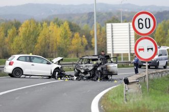 Zagreb: U prometnoj nesreći izgorio jedan automobil Zagreb: U prometnoj nesreći izgorio jedan automobil