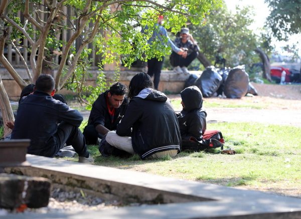Rijeka: Migranti na željezničkom kolodvoru čekaju prijevoz za odlazak u razvijenije zapadne zemlje Europe