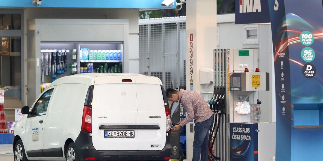 Zagreb: Cijene goriva na benzinskim pumpama ostaju iste jos tjedan dana Zagreb: Cijene goriva na benzinskim pumpama ostaju iste jos tjedan dana