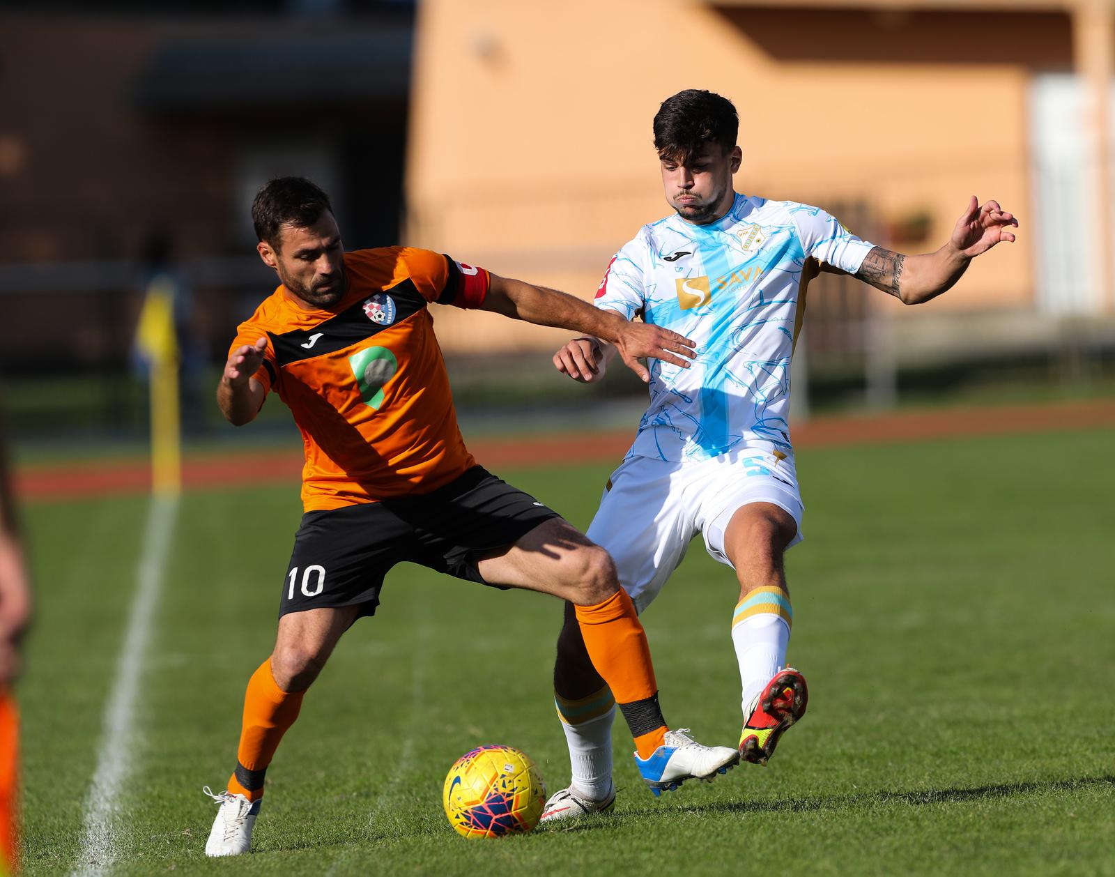 Moslavina Kutina i Rijeka sastali su se u 1/16 finala Supersport hrvatskog nogometnog kupa Moslavina Kutina i Rijeka sastali su se u 1/16 finala Supersport hrvatskog nogometnog kupa