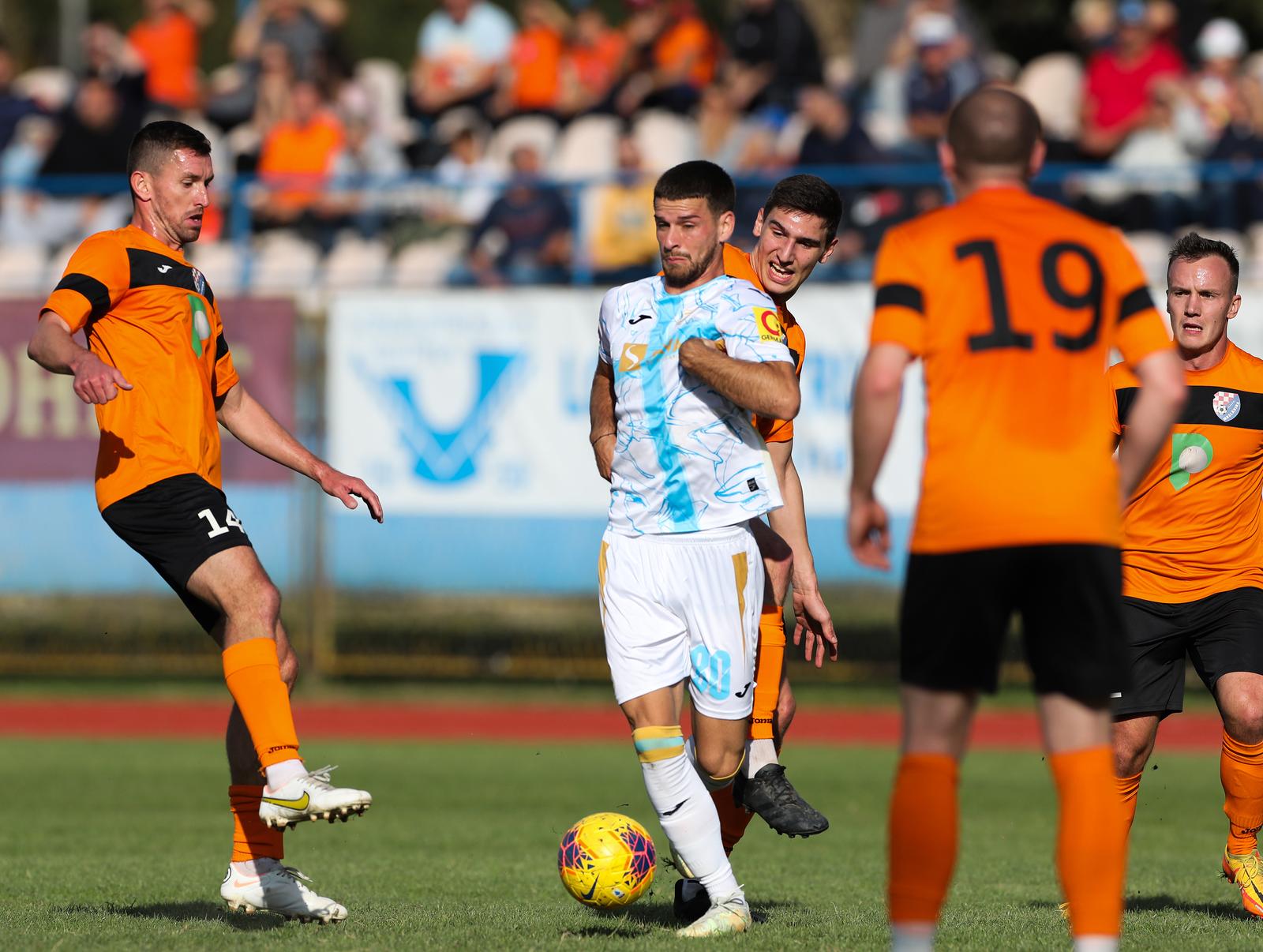 Moslavina Kutina i Rijeka sastali su se u 1/16 finala Supersport hrvatskog nogometnog kupa Moslavina Kutina i Rijeka sastali su se u 1/16 finala Supersport hrvatskog nogometnog kupa
