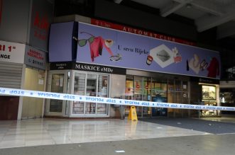 Zbog dojave o bombi ispražnjena je Robna kuća Rijeka Zbog dojave o bombi ispražnjena je Robna kuća Rijeka